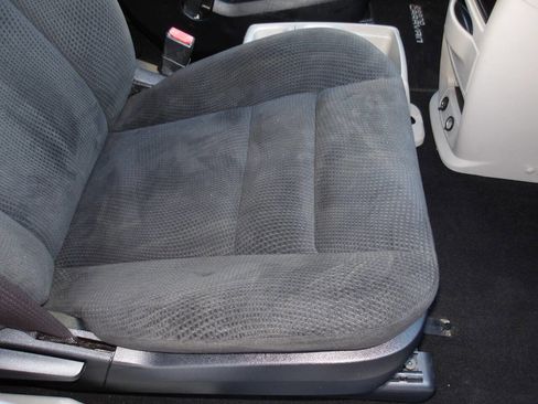 Used 2017 Dodge Grand Caravan SE image 18