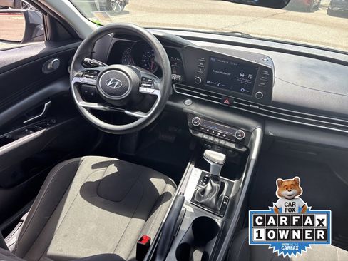 Used 2022 Hyundai Elantra SEL FWD image 15
