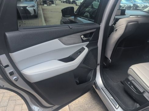 Used 2022 Acura MDX SH-AWD w/ Advance Package image 16