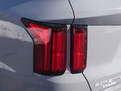 Used 2023 Kia Sorento SX image 12