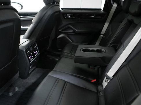 Certified 2023 Porsche Cayenne S Platinum AWD/4WD image 36