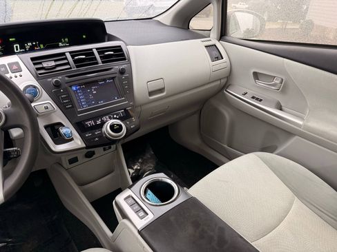Used 2014 Toyota Prius V Two image 22