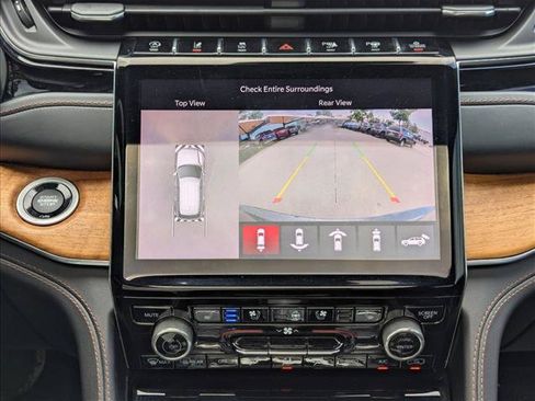 Used 2022 Jeep Grand Cherokee Summit AWD/4WD image 13