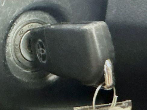 Used 2022 Toyota RAV4 LE image 19