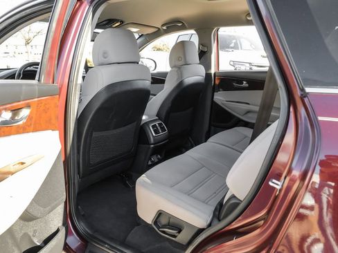 Used 2017 Kia Sorento LX w/ LX Convenience Package image 43