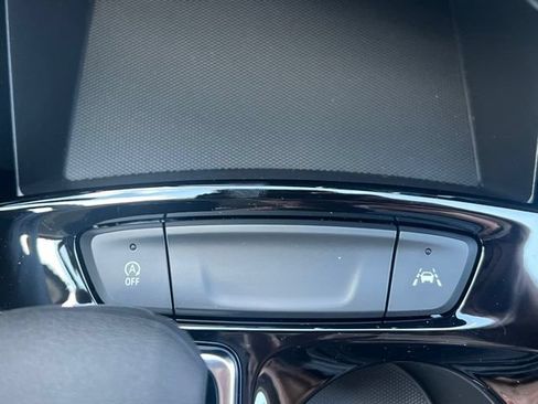 New 2026 Chevrolet Trax LT w/ LT Convenience Package FWD image 5