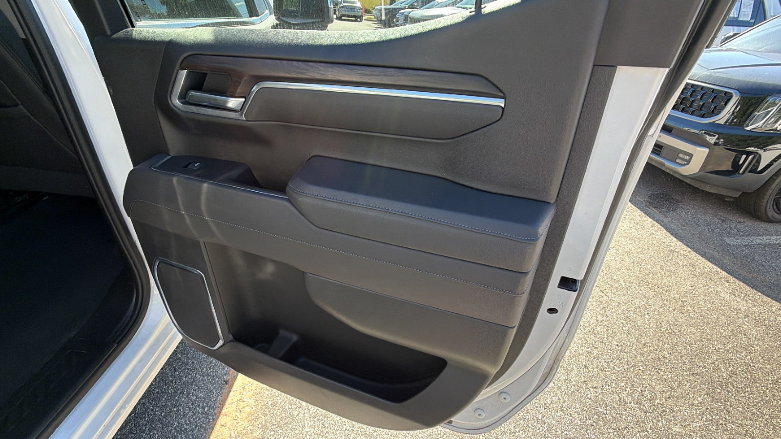 Used 2025 GMC Sierra 1500 SLT AWD/4WD image 20