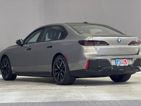 Used 2023 BMW i7 xDrive60 AWD/4WD image 3