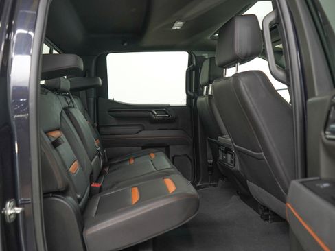 Used 2025 GMC Sierra 1500 AT4 w/ Technology Package AWD/4WD image 12