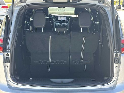 New 2026 Chrysler Pacifica Select FWD image 17