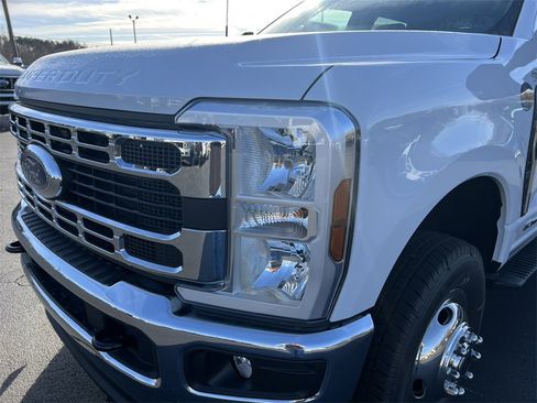 New 2026 Ford F350 XL w/ XL Chrome Package image 10
