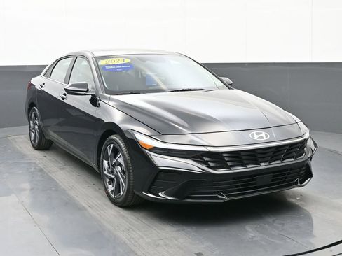 Certified 2024 Hyundai Elantra SEL w/ Convenience Package image 9
