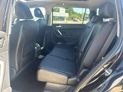 Used 2023 Volkswagen Tiguan SE w/ Panoramic Sunroof Package FWD image 32
