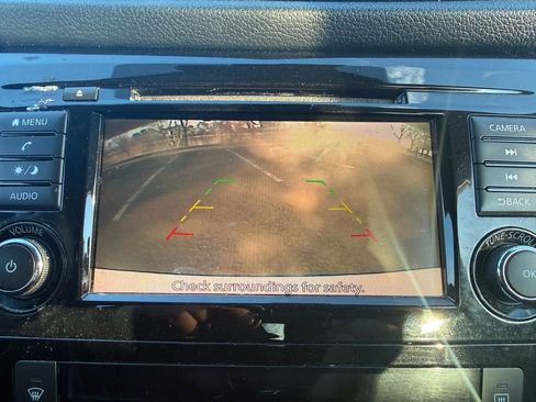 Used 2020 Nissan Rogue SV image 16