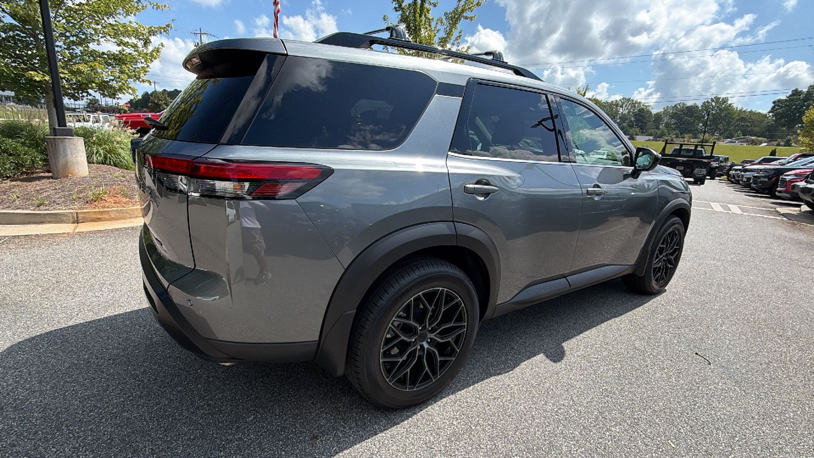 Used 2026 Nissan Pathfinder SV AWD/4WD image 8