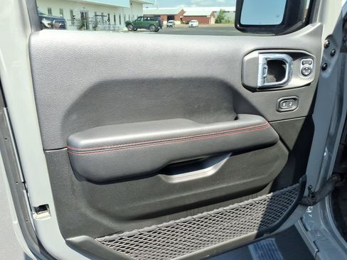 Used 2022 Jeep Wrangler Unlimited Rubicon w/ LED Lighting Group AWD/4WD image 11