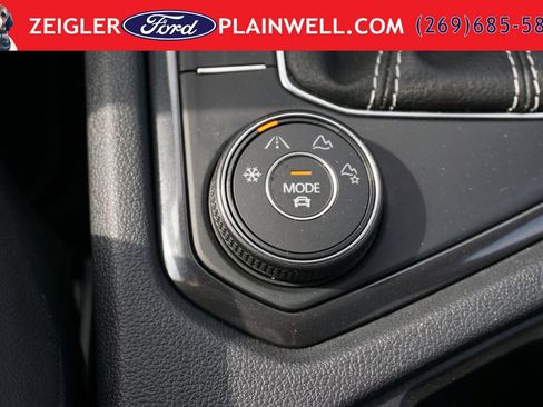 Used 2023 Volkswagen Tiguan SE AWD/4WD image 21