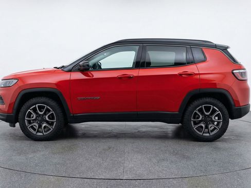 Used 2025 Jeep Compass Trailhawk AWD/4WD image 5