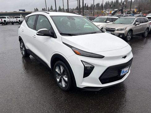 Used 2023 Chevrolet Bolt EUV LT w/ Convenience Package image 3