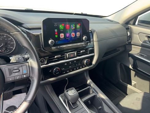 Used 2023 Nissan Pathfinder SV image 16