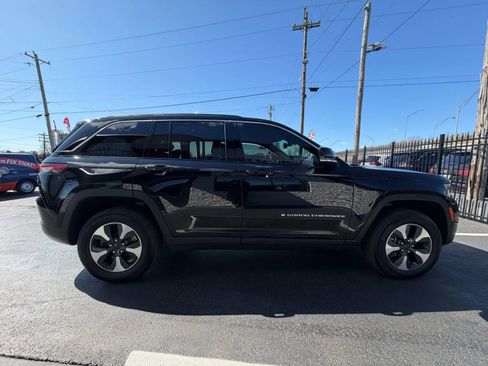 Used 2022 Jeep Grand Cherokee Limited 4xe image 16