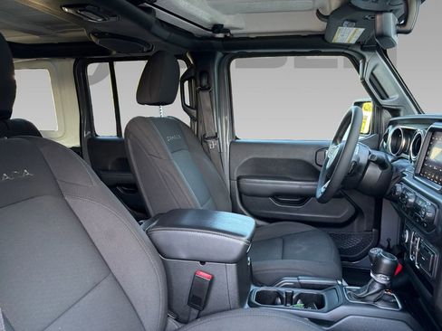Used 2023 Jeep Wrangler Sahara image 8