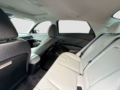 Used 2024 Hyundai Elantra Limited image 24