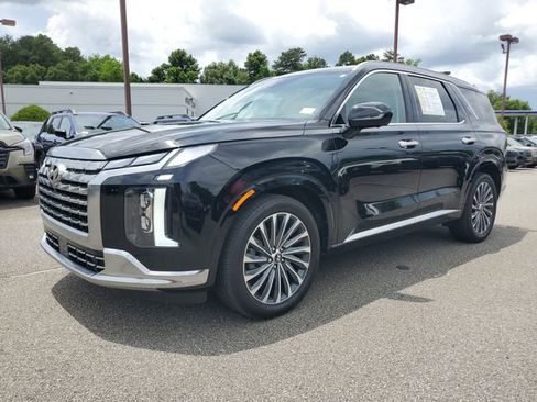 Used 2024 Hyundai Palisade Calligraphy FWD image 3