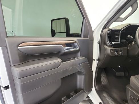 Used 2025 Chevrolet Silverado 2500 LT AWD/4WD image 24