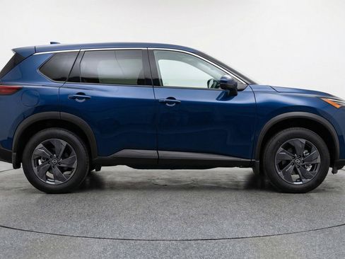 Used 2025 Nissan Rogue SV image 11