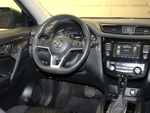 Used 2020 Nissan Rogue SV w/ Premium Package AWD/4WD image 14
