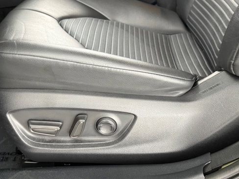 Used 2023 Toyota Camry SE image 9