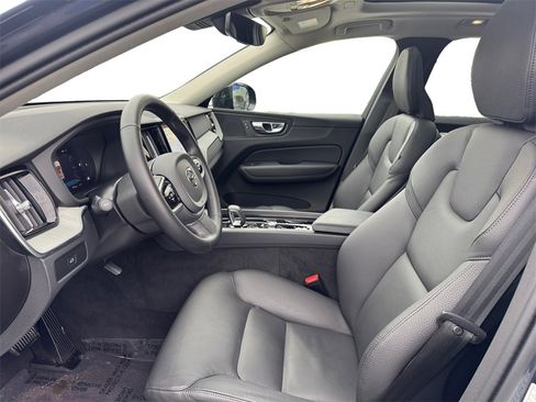 Certified 2025 Volvo XC60 B5 Plus image 9