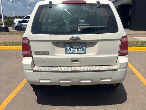 Used 2010 Ford Escape XLS FWD image 3