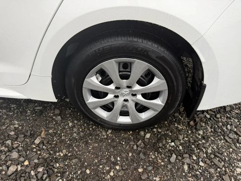 Used 2023 Toyota Corolla LE w/ Carpet Mat Package (TMS) FWD image 9