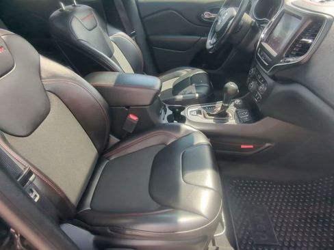 Used 2020 Jeep Cherokee Trailhawk w/ Comfort/Convenience Group AWD/4WD image 25