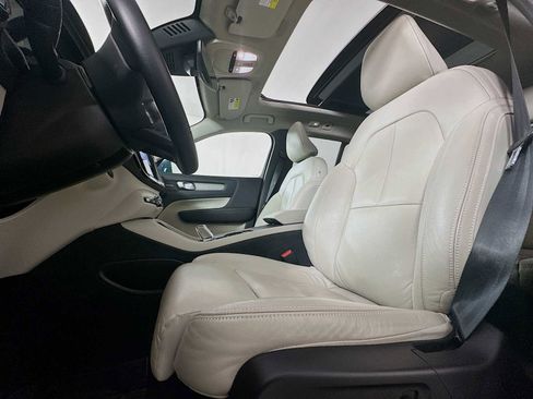 Used 2023 Volvo XC40 B5 Ultimate w/ Protection Package Premier image 19