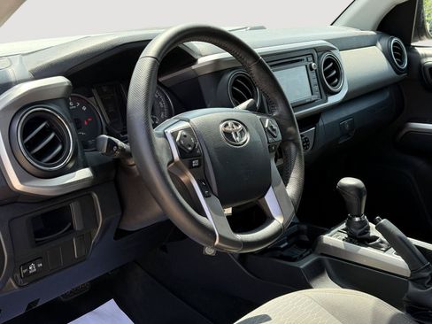 Used 2016 Toyota Tacoma SR5 w/ SR5 Appearance Package (SN) RWD image 13