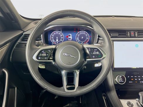 Used 2025 Jaguar F-PACE R-Dynamic S image 11
