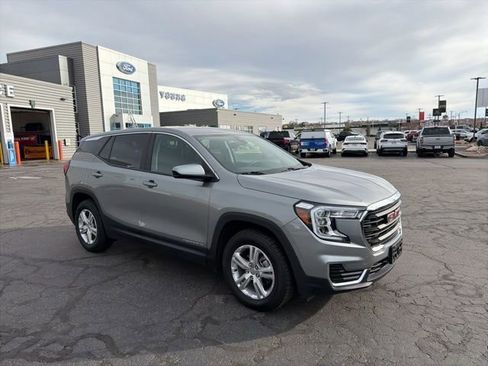 Used 2024 GMC Terrain SLE image 2