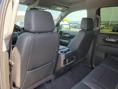 Used 2025 GMC Sierra 1500 SLT AWD/4WD image 13
