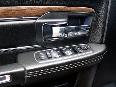 Used 2017 RAM 2500 Laramie w/ Convenience Group image 16