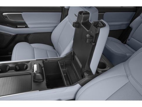 Used 2025 Ford Expedition Platinum w/ Driver's Package AWD/4WD image 9
