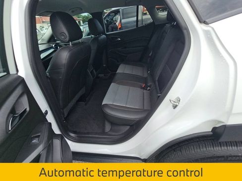 Used 2025 Chevrolet Trax LT FWD image 9