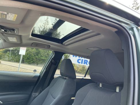 Used 2022 Toyota Corolla Cross LE w/ Moonroof Package AWD/4WD image 21