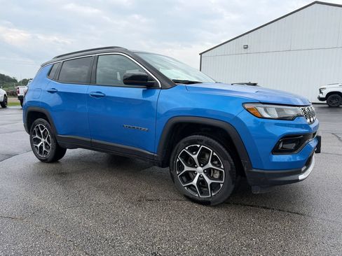 Used 2024 Jeep Compass Limited AWD/4WD image 2