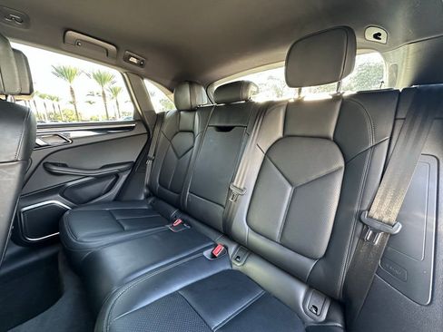 Used 2023 Porsche Macan image 34
