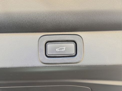 Used 2023 Land Rover Range Rover SE image 15