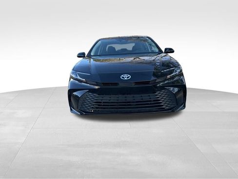 Used 2025 Toyota Camry LE image 8