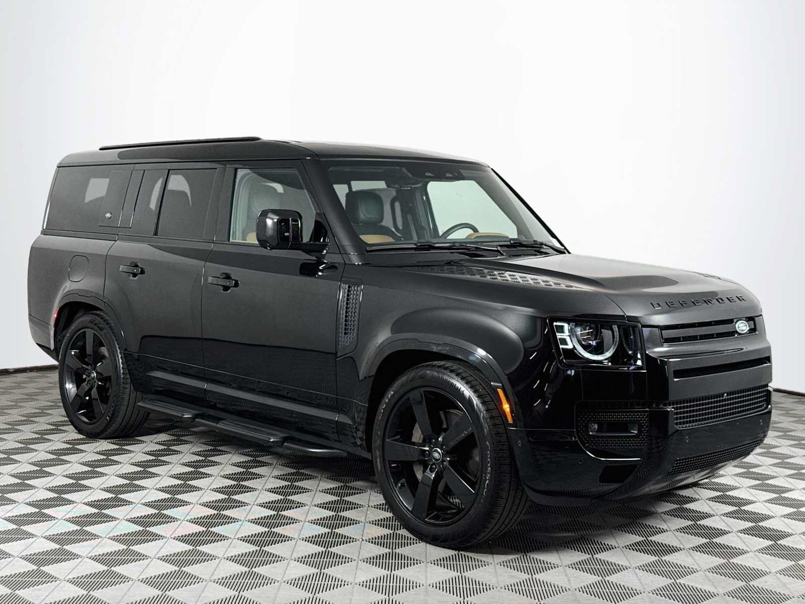 Used 2024 Land Rover Defender 130 X-Dynamic SE AWD/4WD image 3